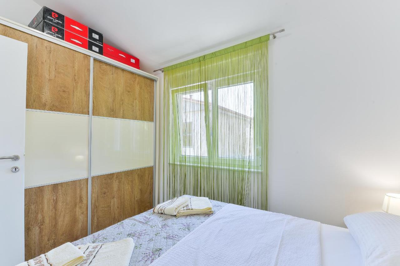 Cascada With Private Jacuzzi And Private Parking Villa Starigrad Paklenica