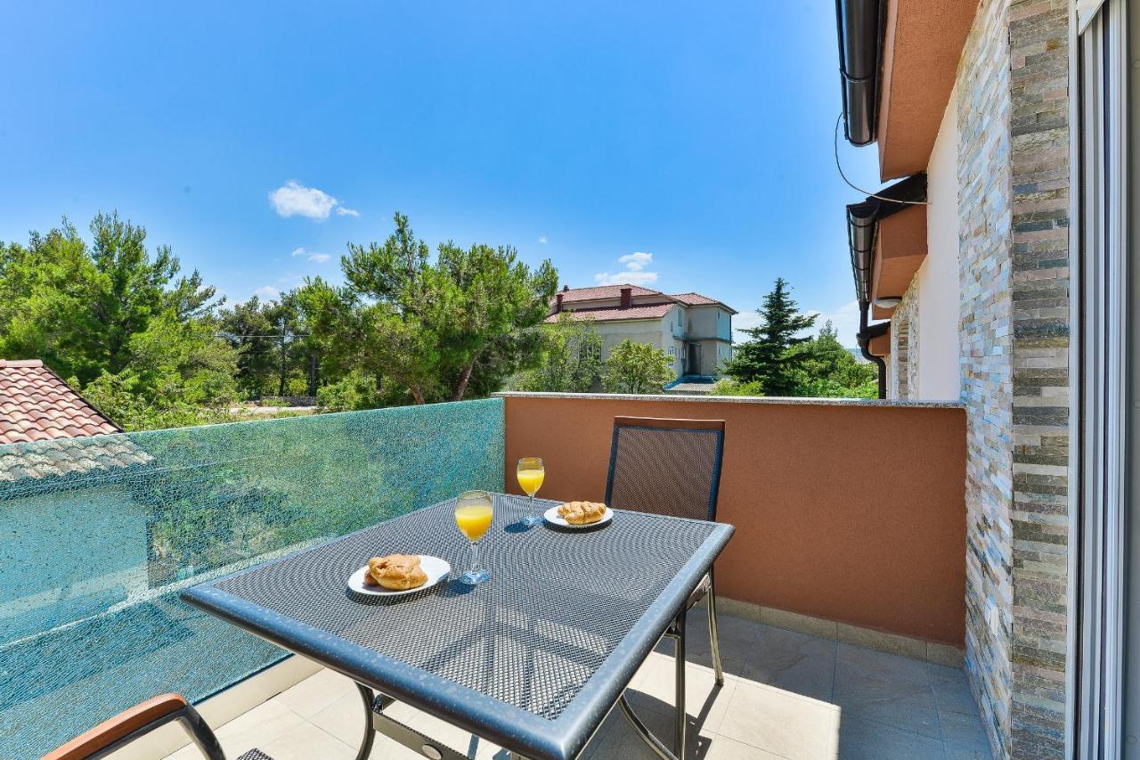 Cascada With Private Jacuzzi And Private Parking Villa Starigrad Paklenica