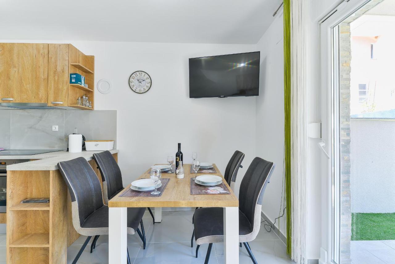 Cascada With Private Jacuzzi And Private Parking Villa Starigrad Paklenica