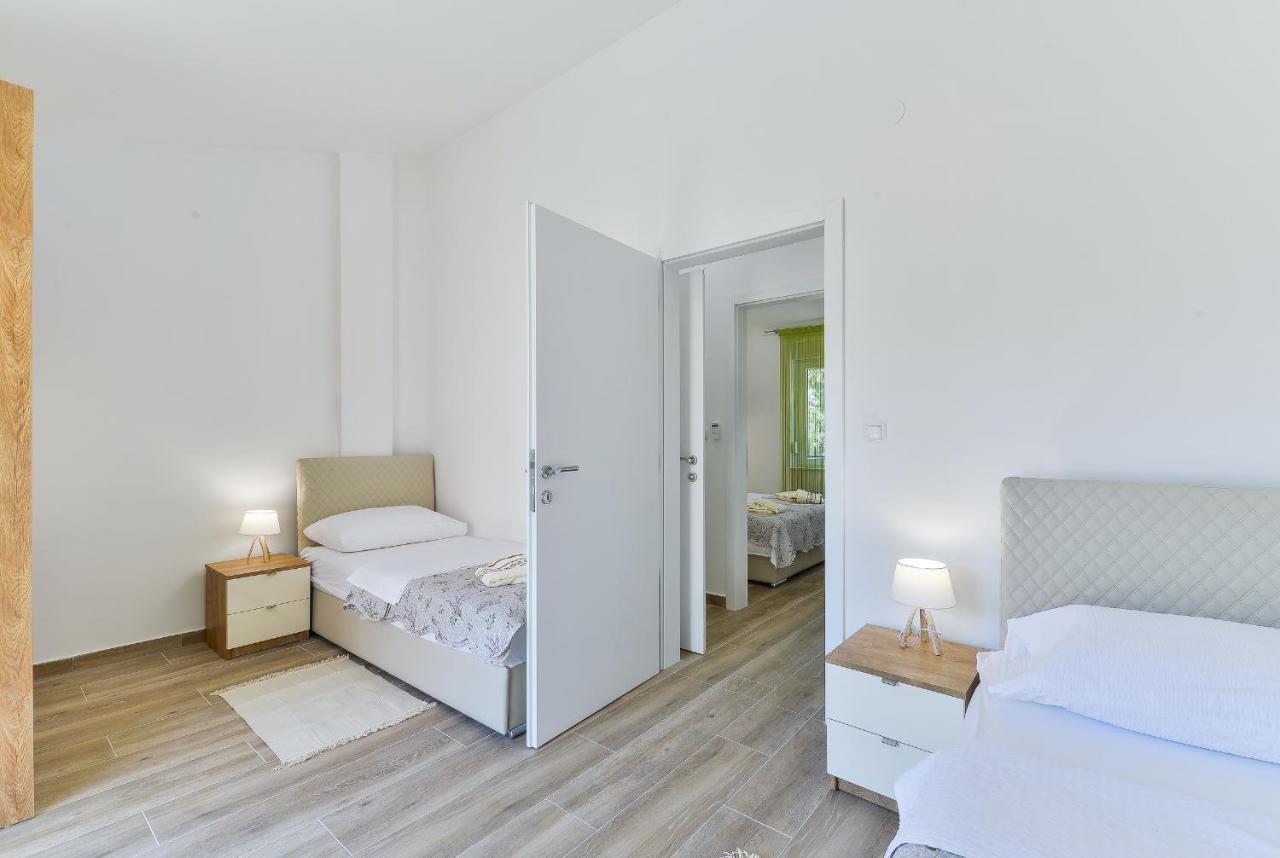 Cascada With Private Jacuzzi And Private Parking Villa Starigrad Paklenica