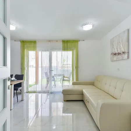 Cascada Villas With Private Jacuzzi And Private Parking Starigrad Paklenica Exterior foto