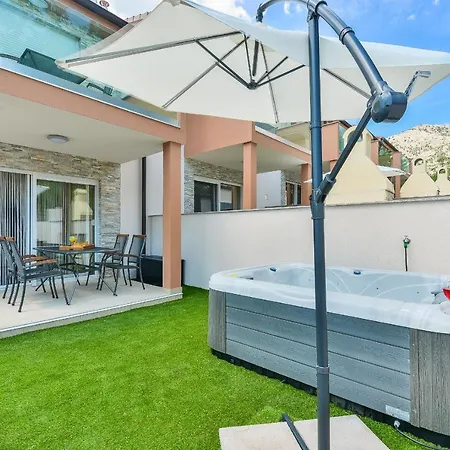 Cascada Villas With Private Jacuzzi And Private Parking Starigrad Paklenica Exterior foto